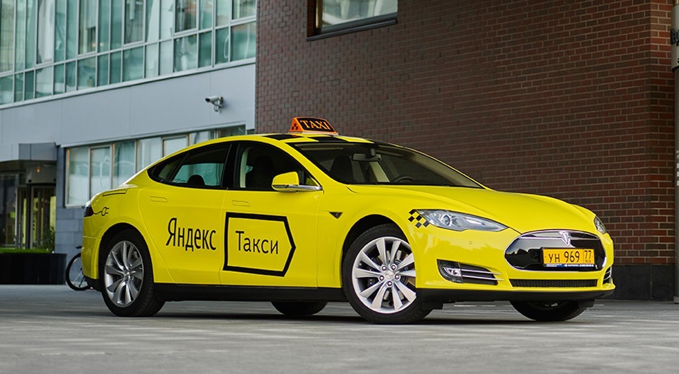 На фото: Tesla Model S