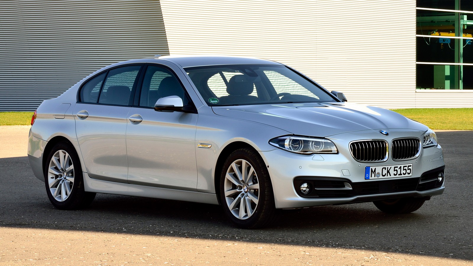 На фото: BMW 5 Series