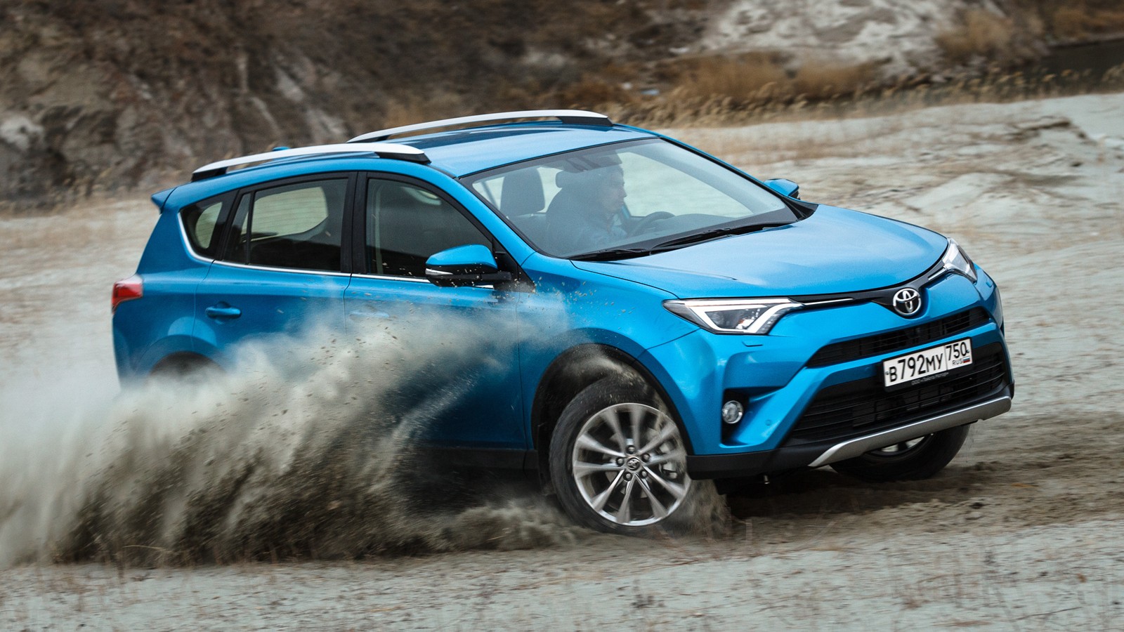 На фото: Toyota RAV4