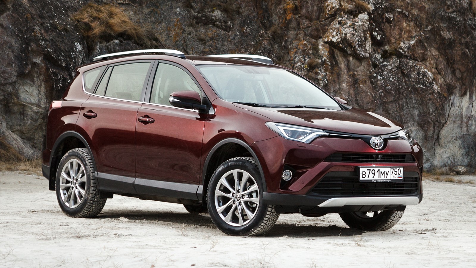 На фото: Toyota RAV4