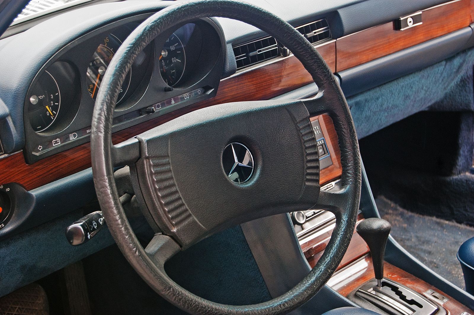 Я ухожу красиво: опыт владения Mercedes-Benz W116 из США за 2500 долларов