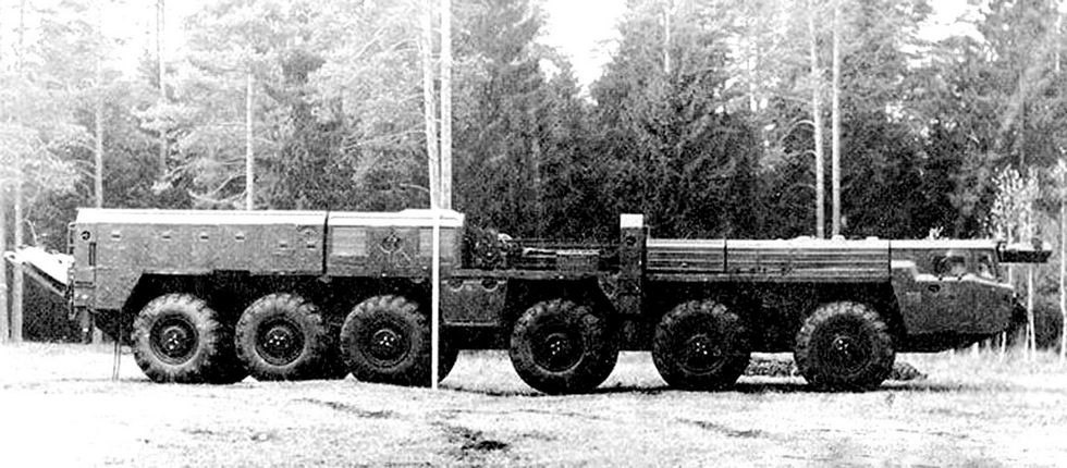 Транспортно-перегрузочная машина 15Т116 комплекса «Пионер» без контейнера (из архива МЗКТ)