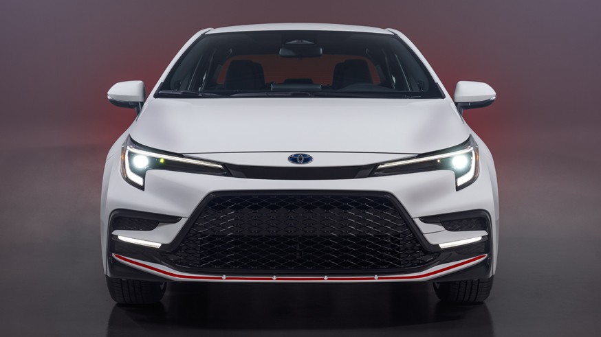 На фото: Toyota Corolla Hybrid SE Infrared Edition