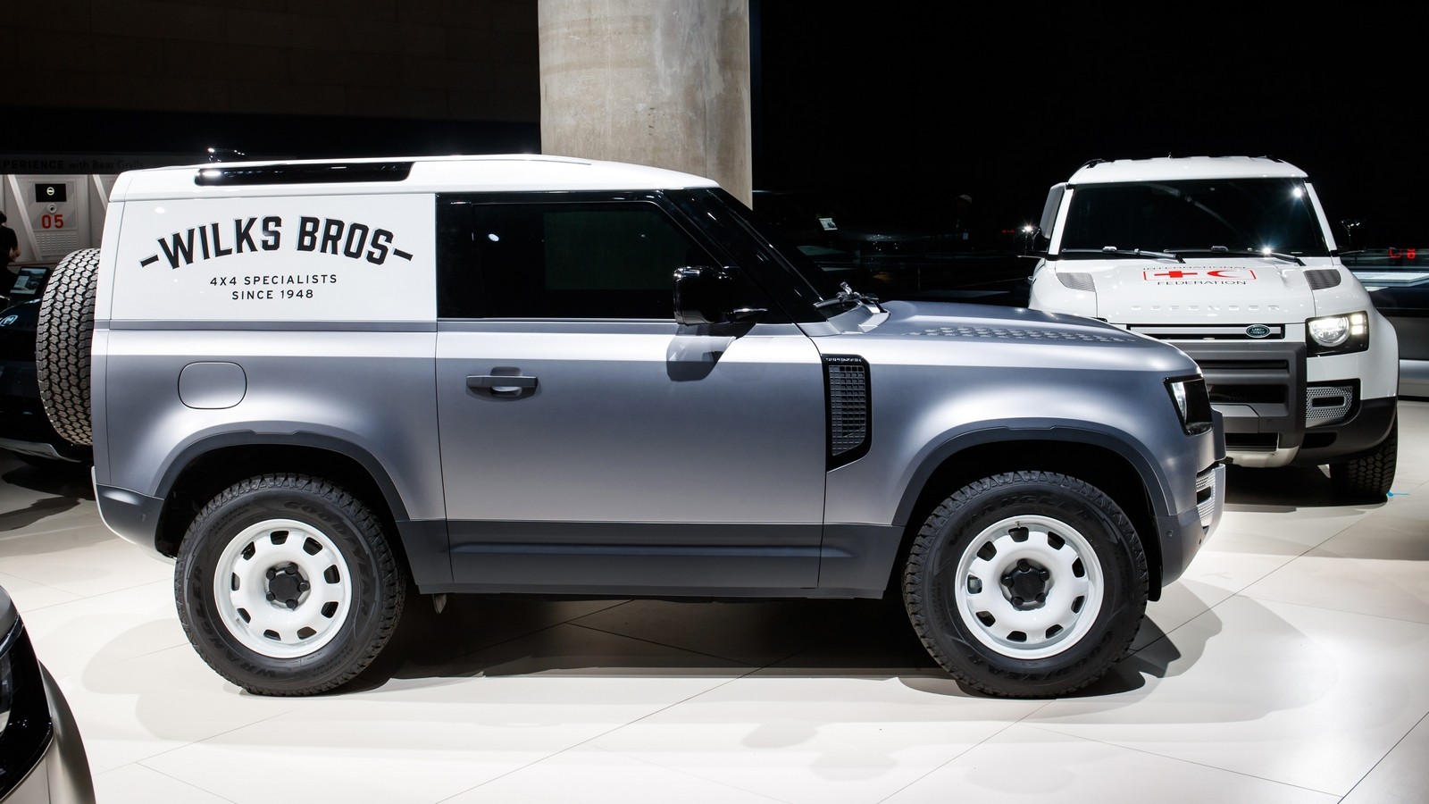 Элитный рабочий: новый Land Rover Defender превратился в фургон