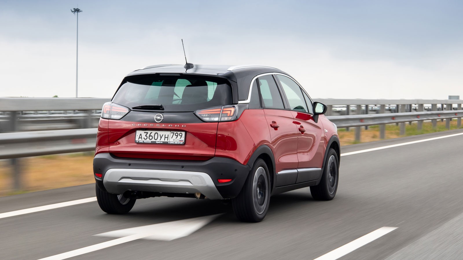 Тест-драйв Opel Crossland: три цилиндра, жёсткая подвеска и клиренс больше паспортного