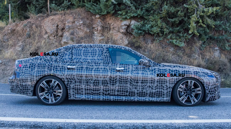 BMW продолжает тестировать 7 series: седан нового поколения снова проехался на камеру