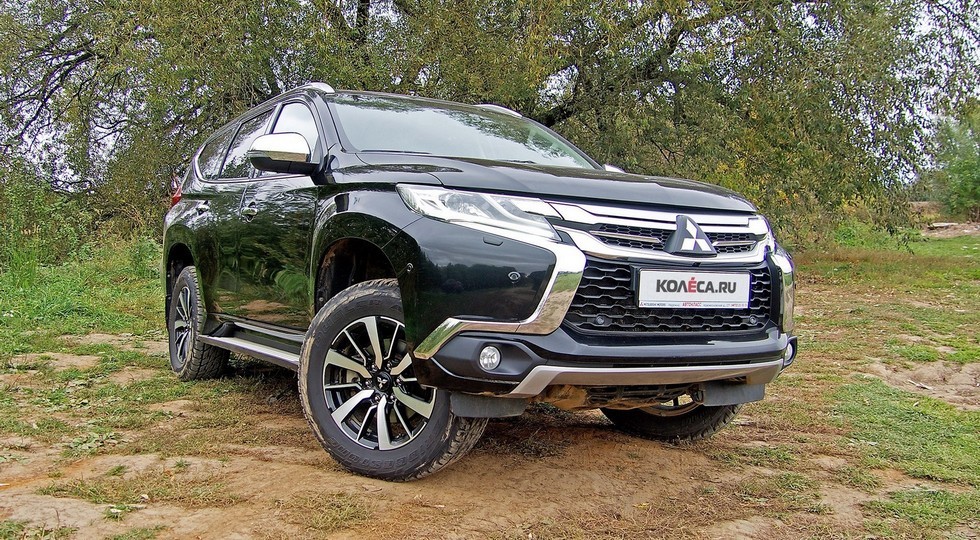 Pajero_Sport_1-1600x0-c-default