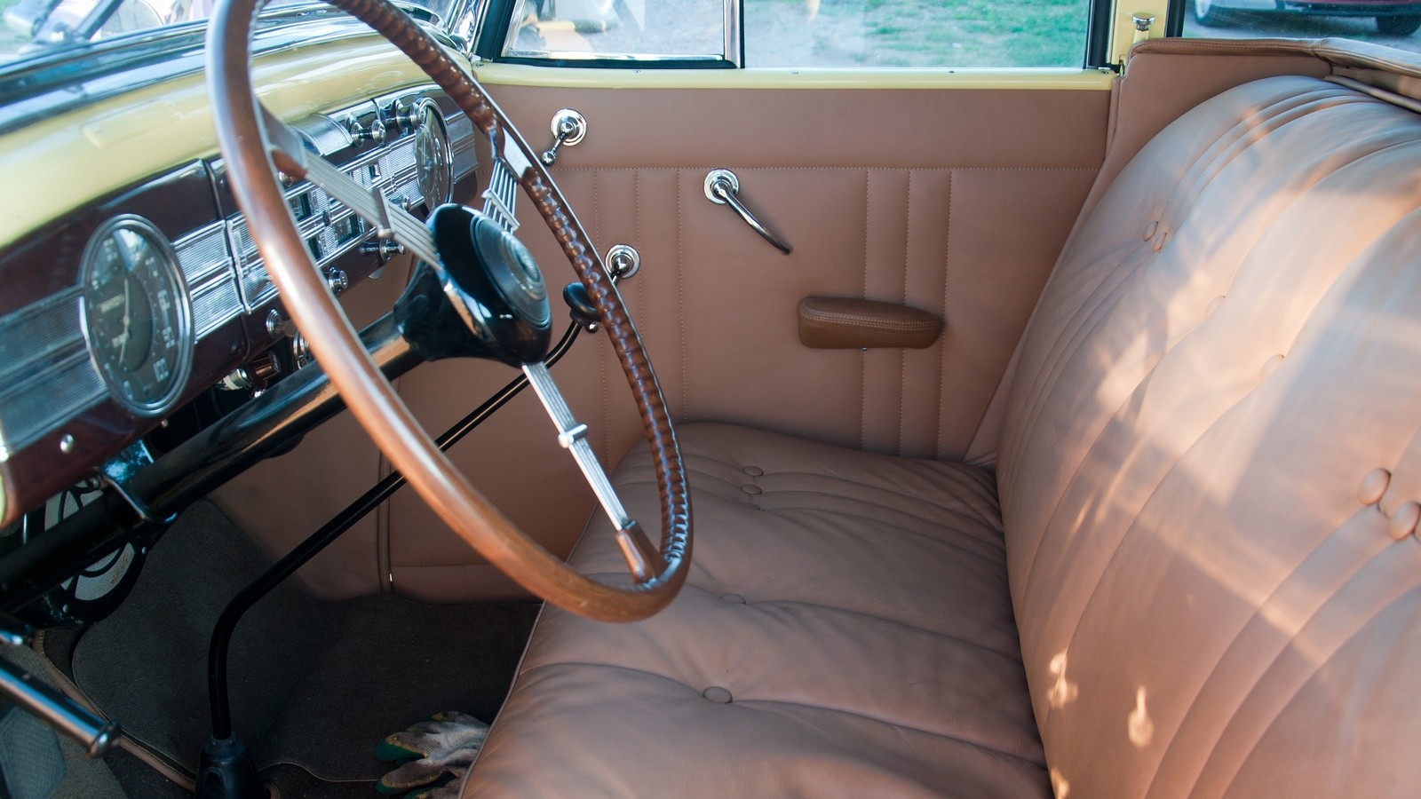 Packard Eight 1937 передний диван