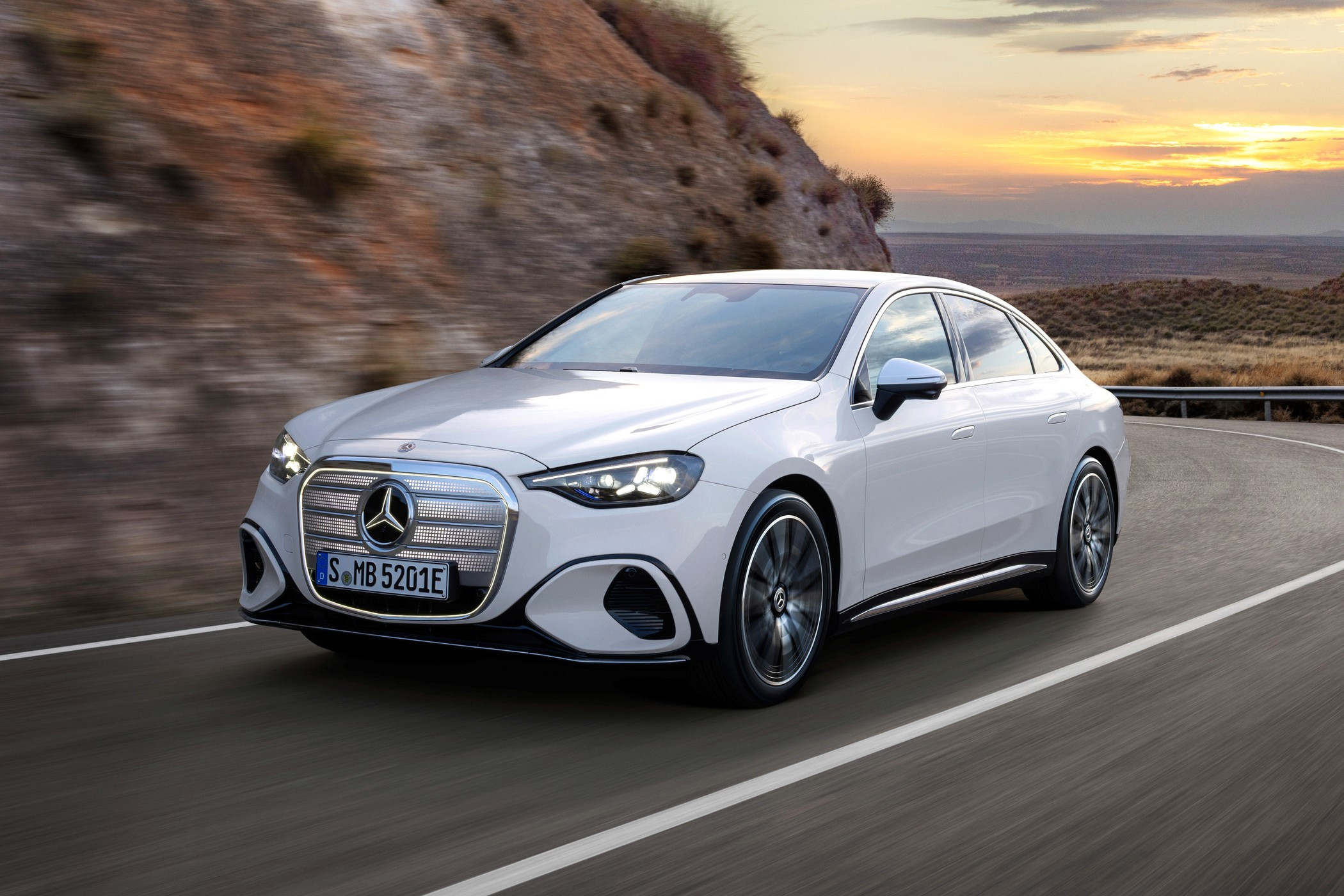 Как будто играет одна и та же пластинка: представлен Mercedes-Benz C-Class electric