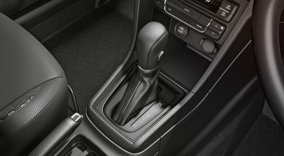 Кроссовер Suzuki Vitara Brezza сменил дизель на бензин и обзавелся новым «автоматом»