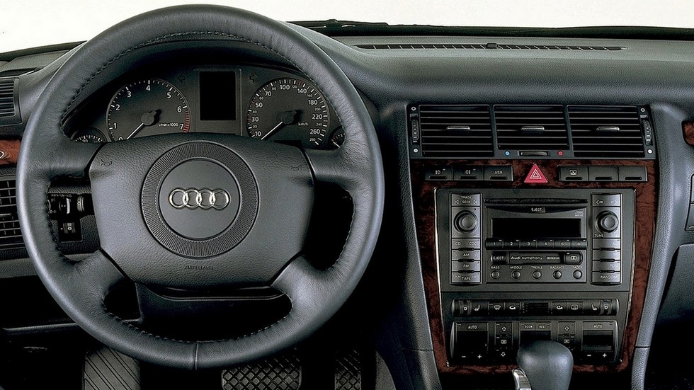 Audi A8 первого поколения с пробегом: коррозия алюминия, сложная электрика, хитрые подвески