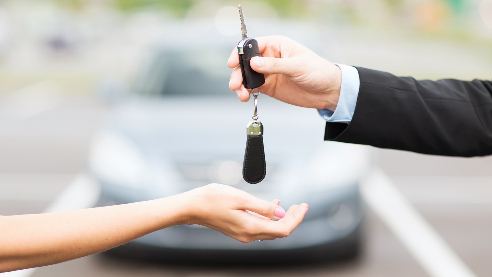 customer and salesman with car key