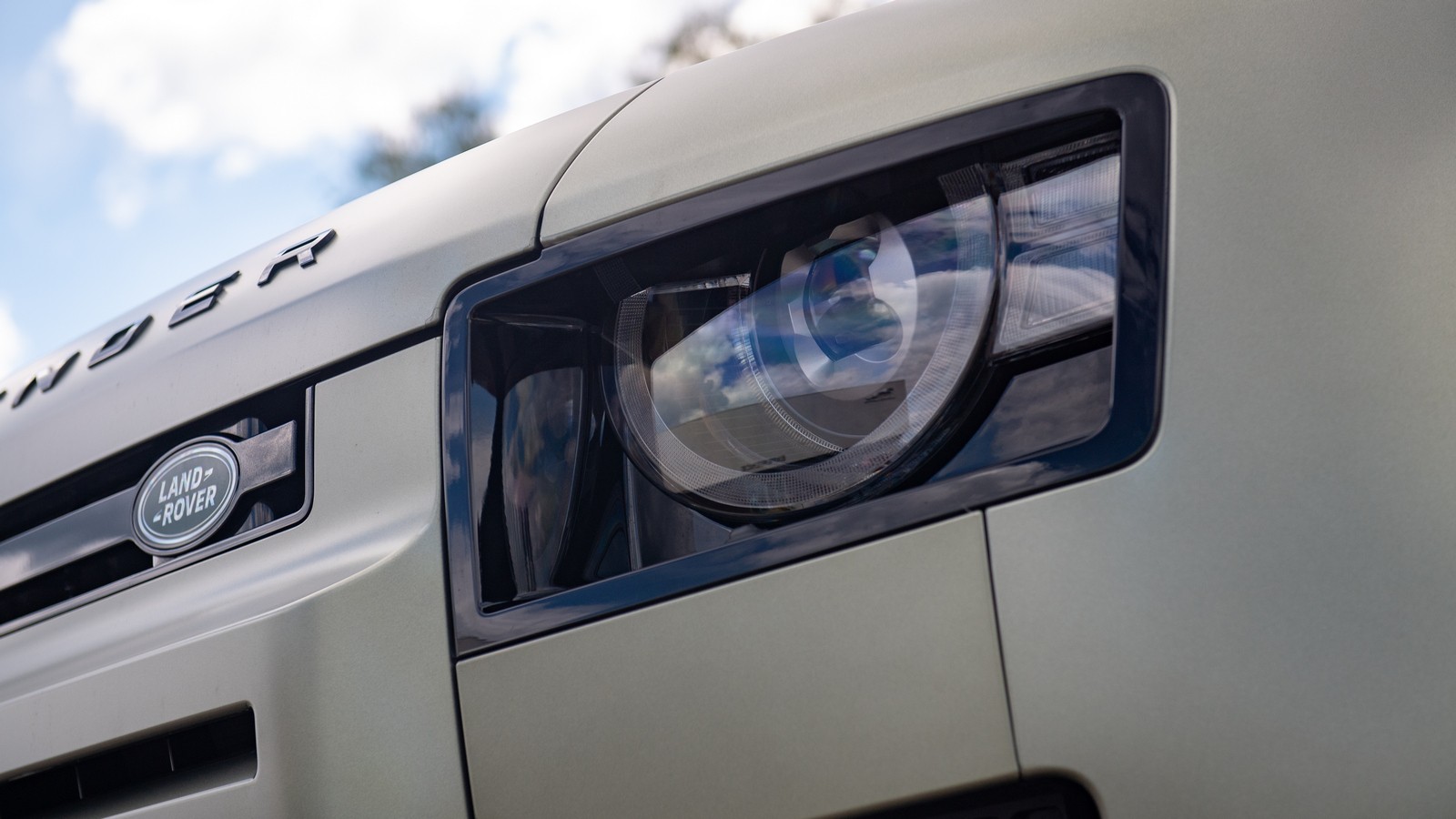 Возвращение Диско-4: новый Land Rover Defender на полигоне
