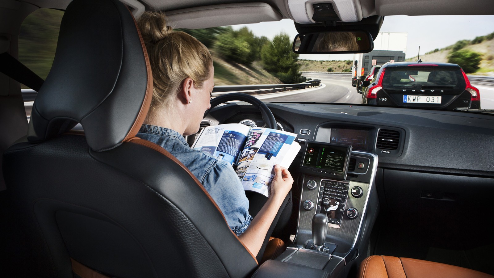 volvo-sartr-4025x2717-bespilotnie-avto-salon-samodvijuschiesya-avto-3665