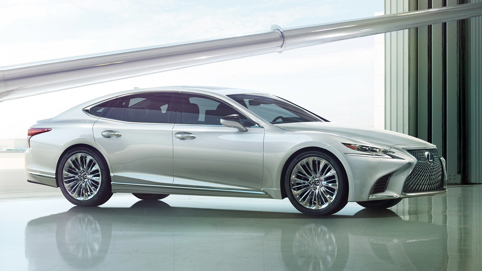 lexus_ls_500_1-1600x0-c-default