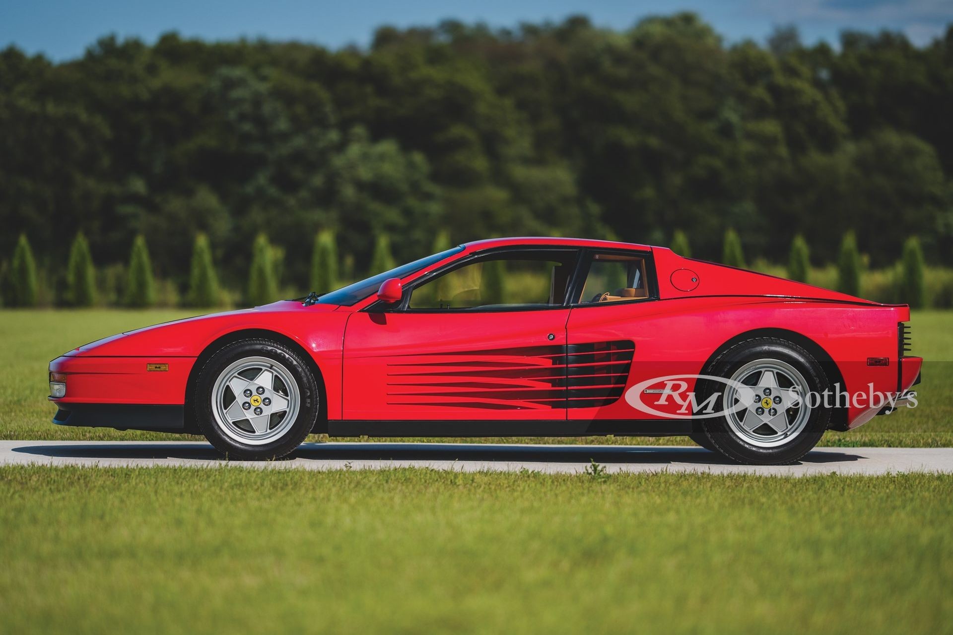 Легендарная Ferrari Testarossa с маленьким пробегом выставлена на продажу