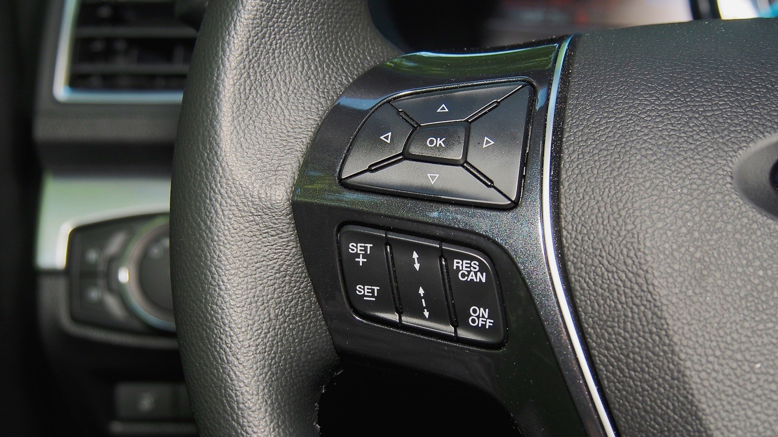 Ford Explorer кнопки на руле