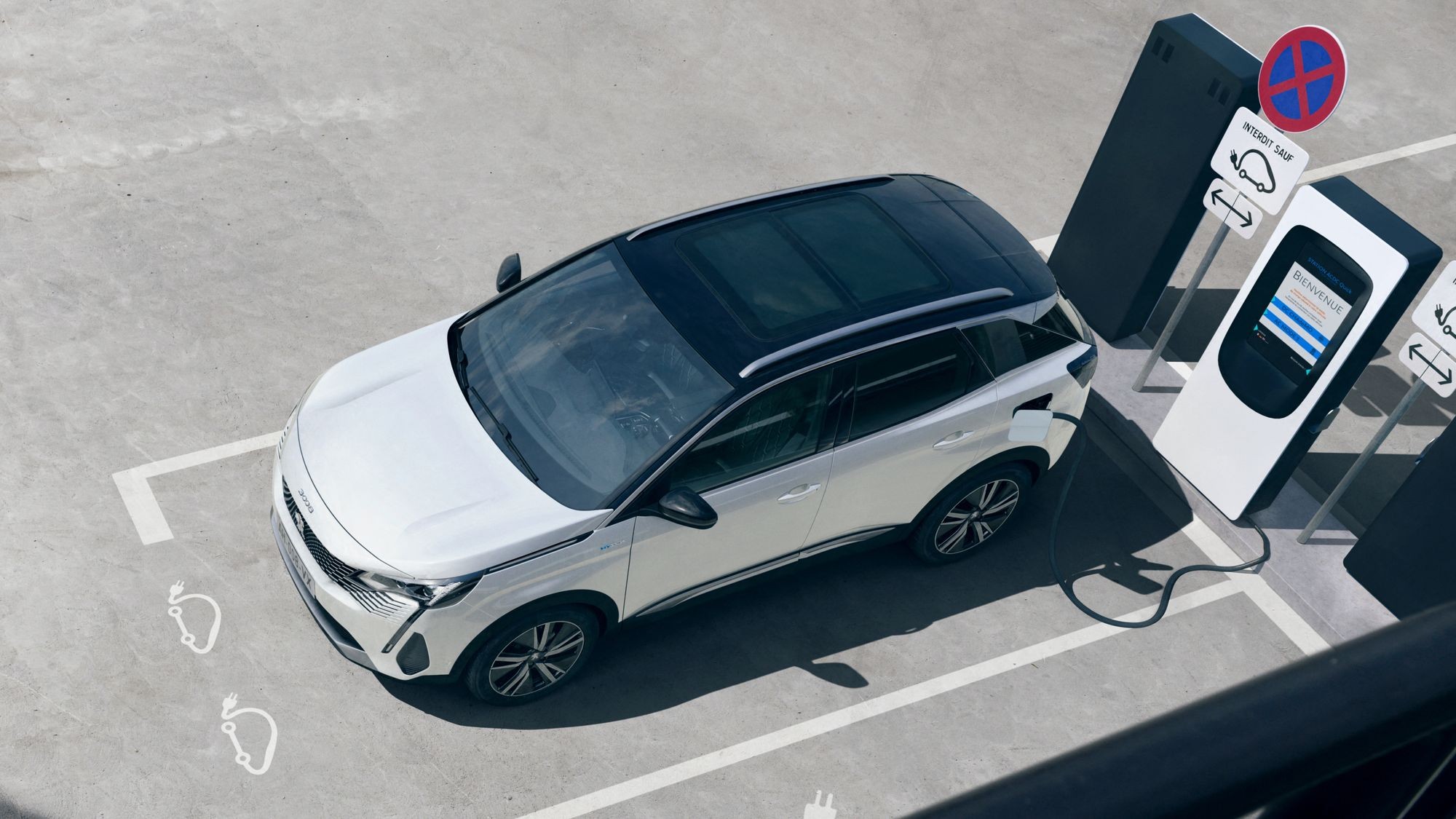 Обновлённый Peugeot 3008: теперь со светодиодными «клыками» и ночным «зрением»