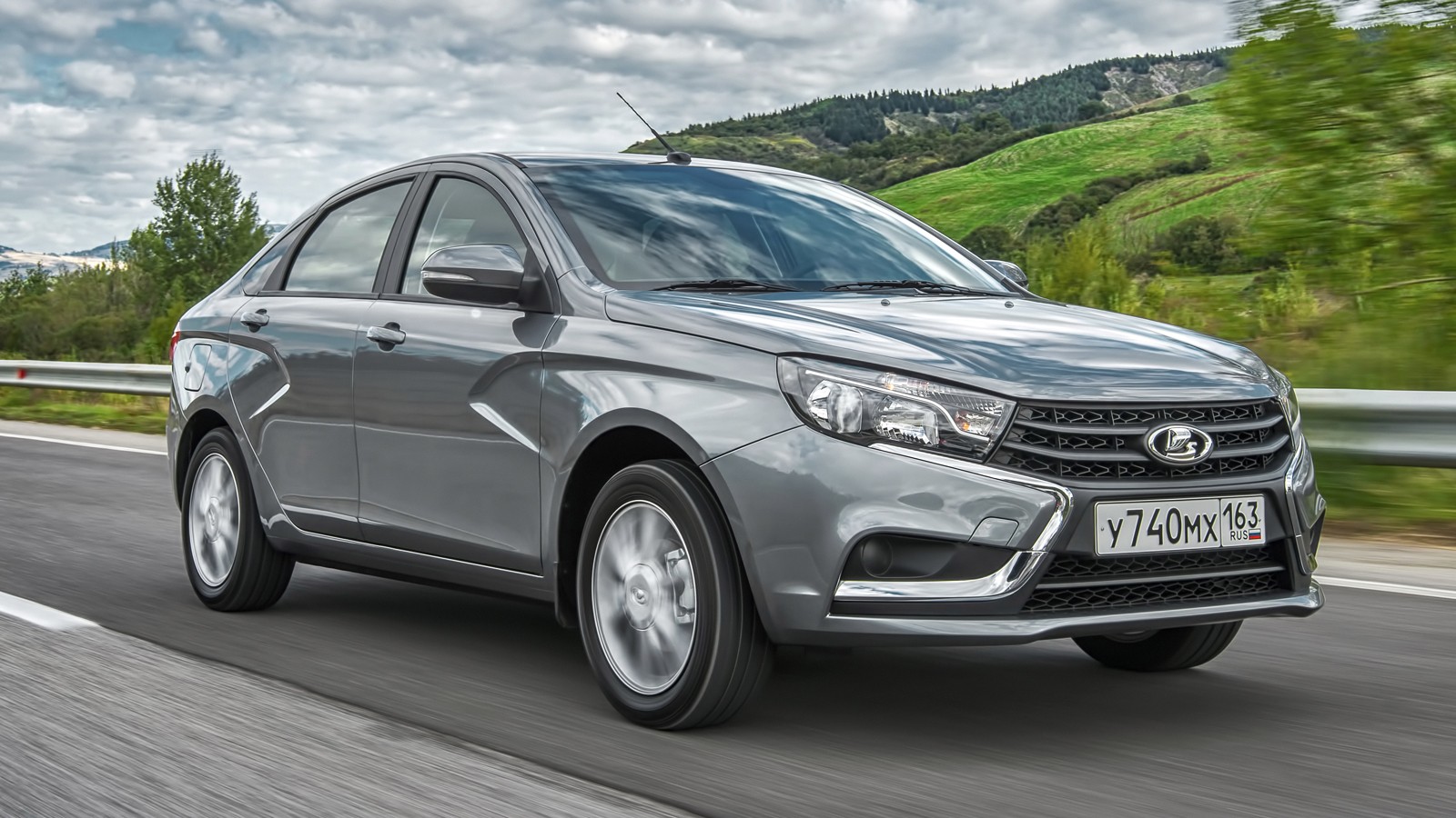 На фото: Lada Vesta