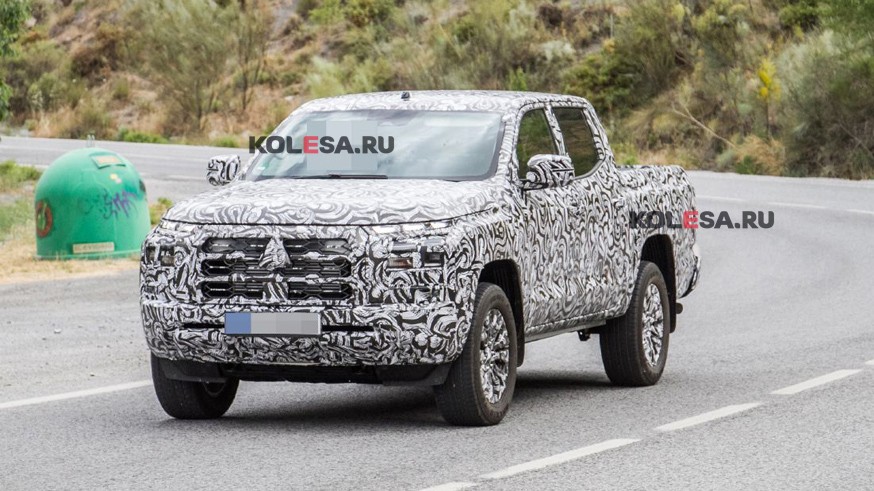 На фото: прототип Mitsubishi L200 нового поколения