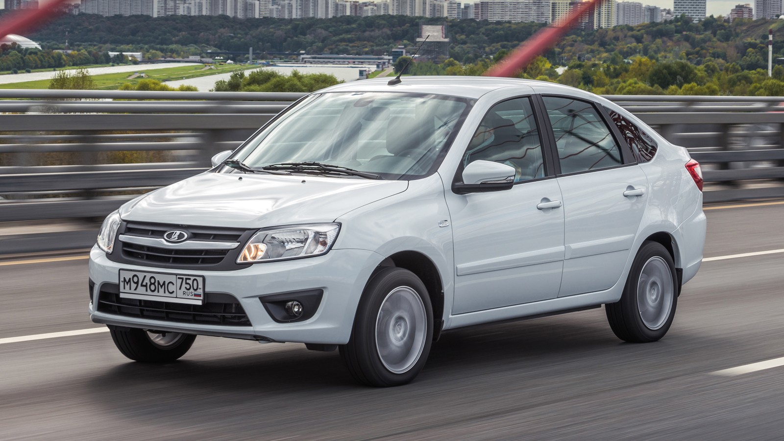 На фото: Lada Granta в кузове лифтбек