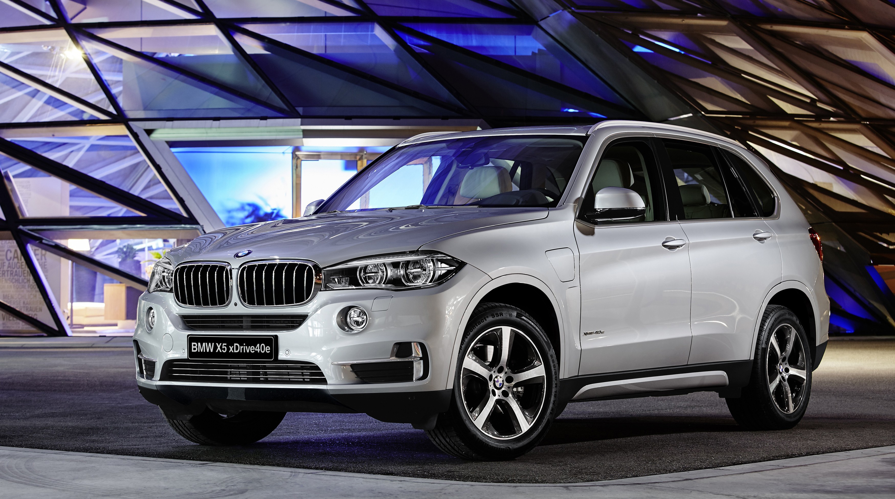 P90220496_highRes_the-new-bmw-x5-xdriv