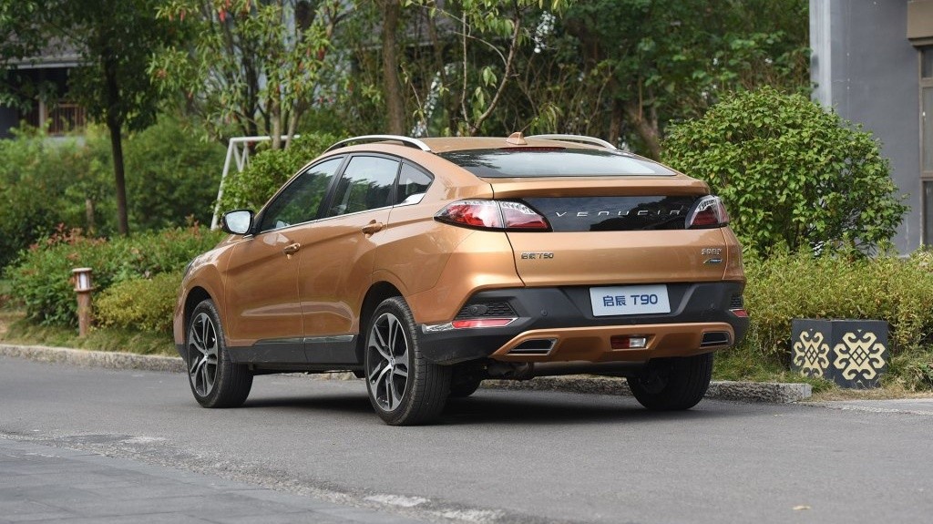 На фото: Venucia T90