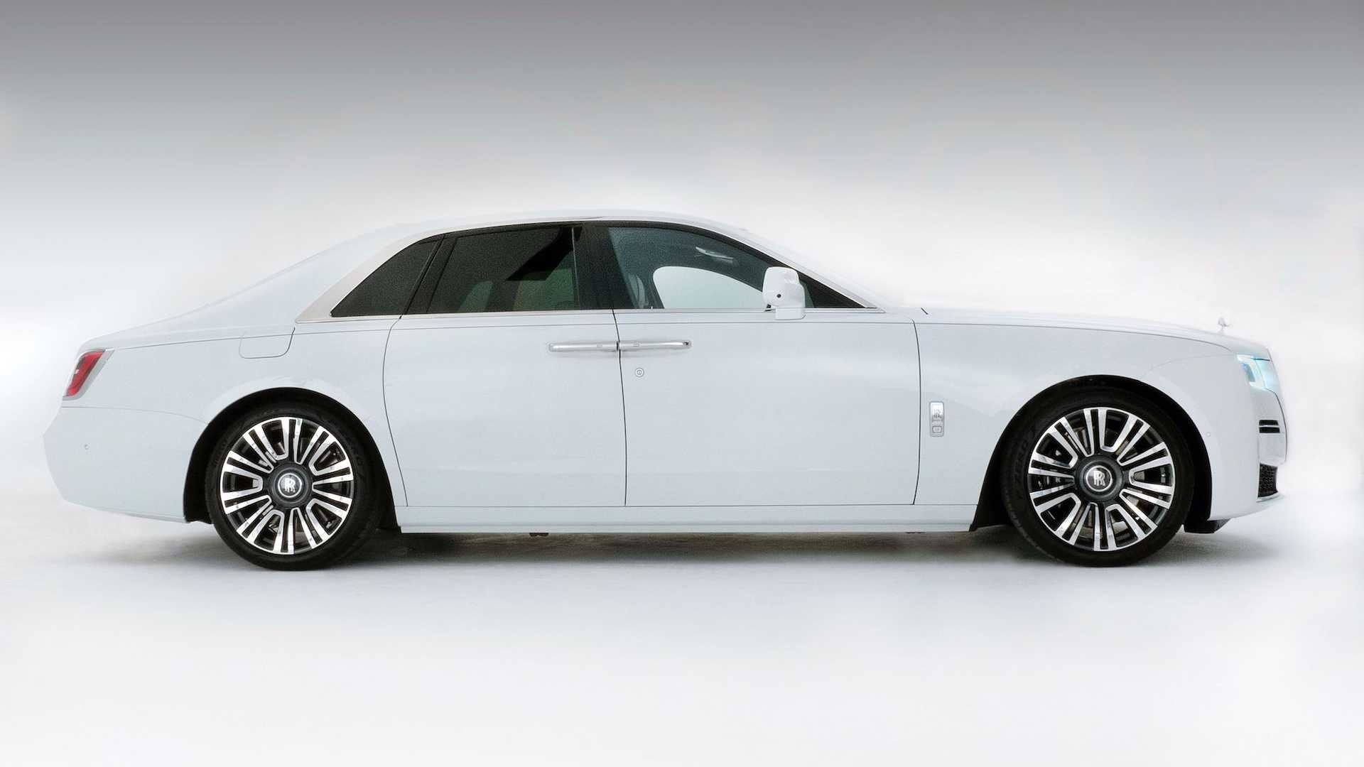 Новый Rolls-Royce Ghost: полный привод, 850 лампочек и подвеска-долгострой