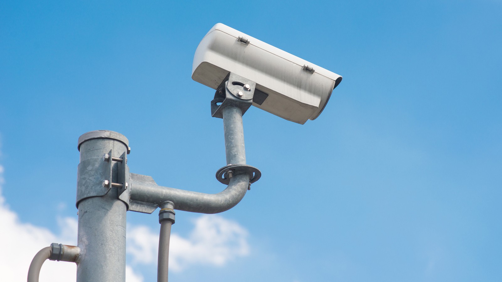 The traffic security CCTV camera operating on road detecting tra