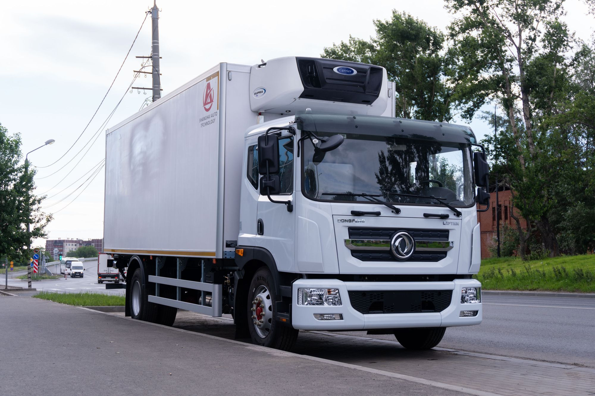 Фургоны с рефрижераторами DONGFENG C80N и C180N