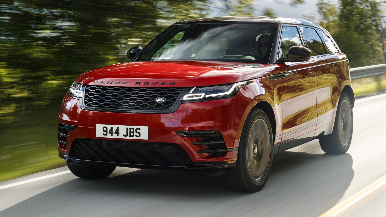 На фото: Range Rover Velar