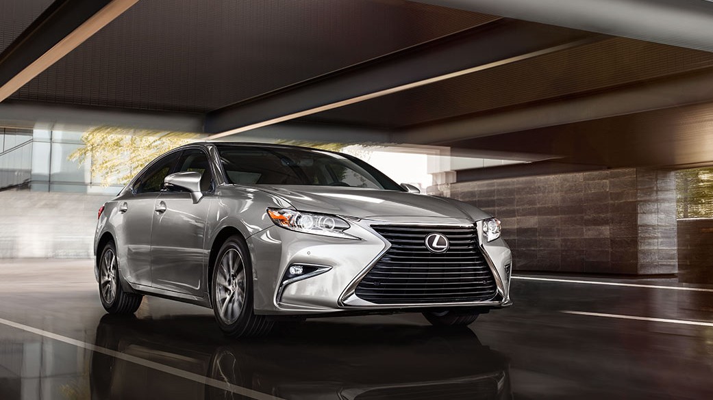 На фото: Lexus ES 350