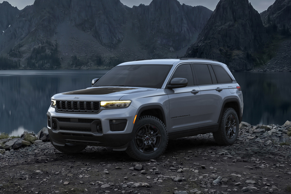 Jeep Grand Cherokee получил несколько обновок и слегка подорожал