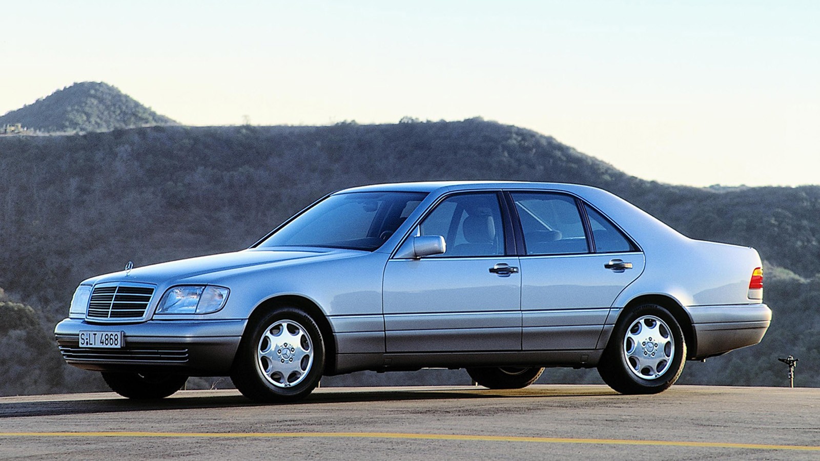 На фото: Mercedes-Benz S280 (W140) `1994-96