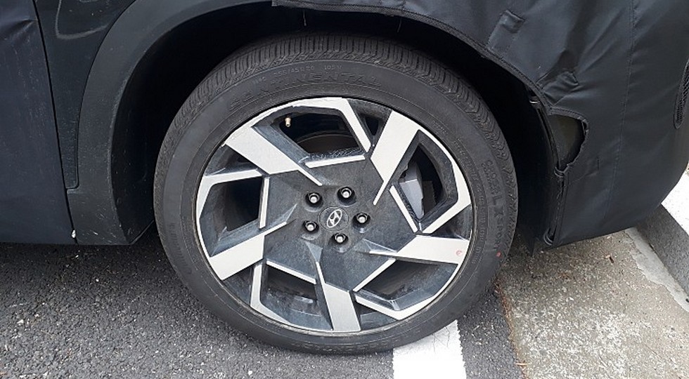 Преобразившийся Hyundai Santa Fe снова засветился на фото. Ждём в России