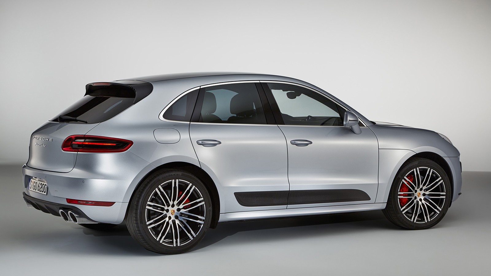 На фото: Porsche Macan Turbo с пакетом Performance