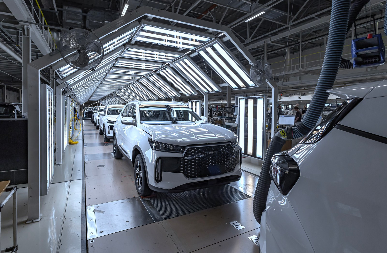 Калужский завод «АГР Холдинга»: перья эму, эффект памяти и восемь футбольных полей