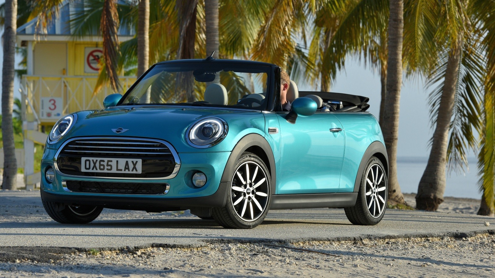 На фото: MINI Cabrio