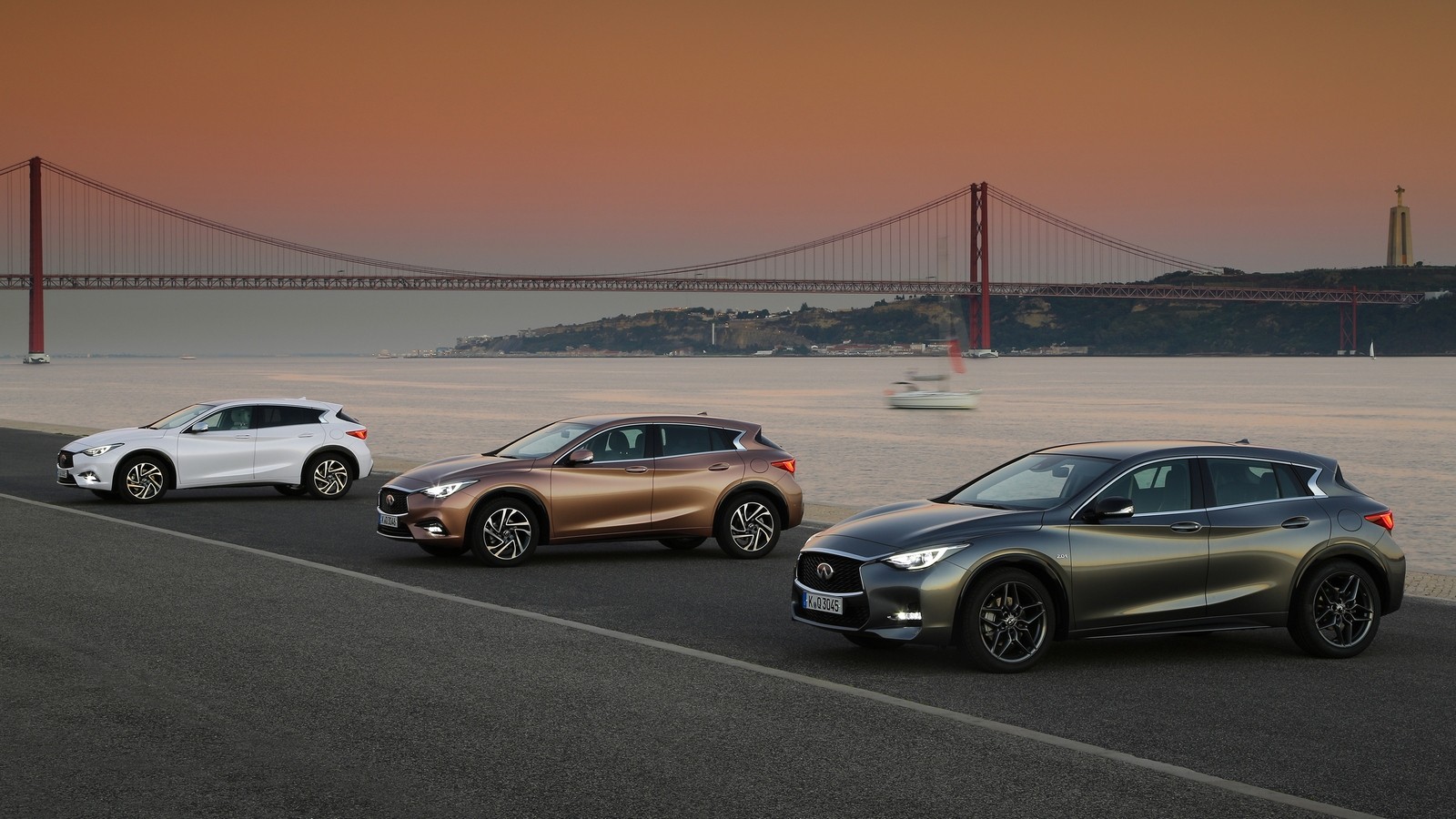 На фото: Infiniti Q30