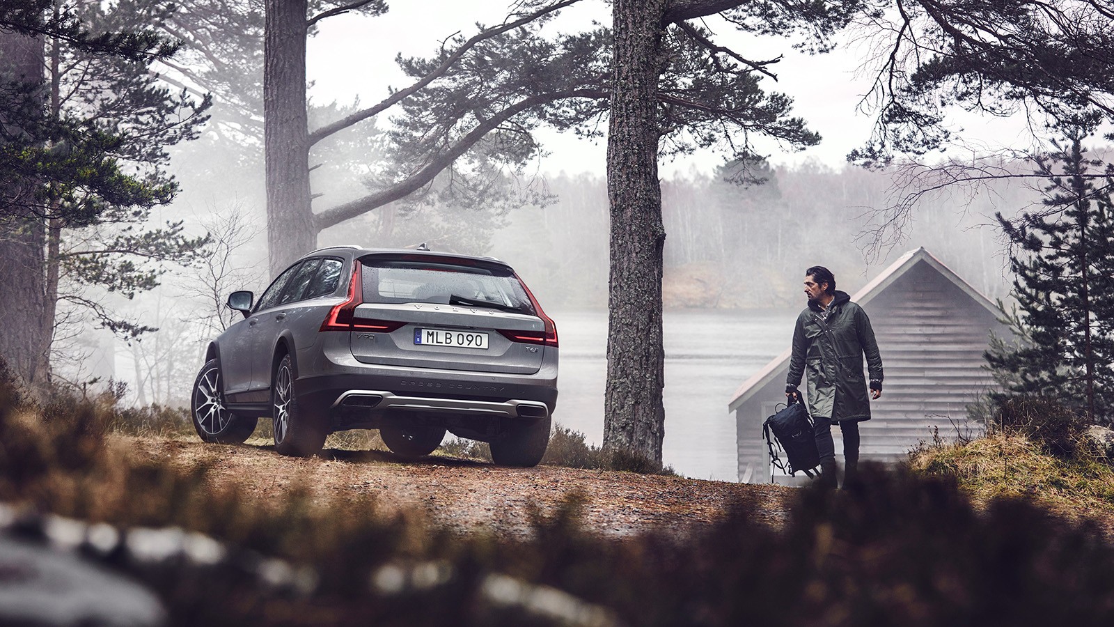 New Volvo V90 Cross Country Driving