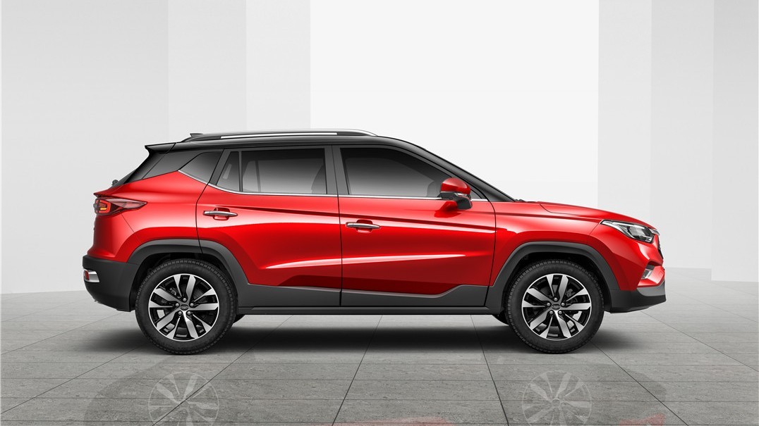 Номинально JAC S4 попадает в компактный класс, однако по европейским меркам маловат для него