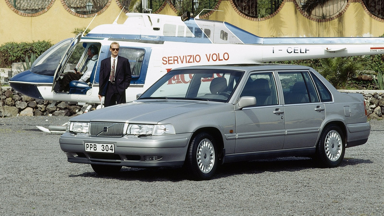 На фото: Volvo 960 
