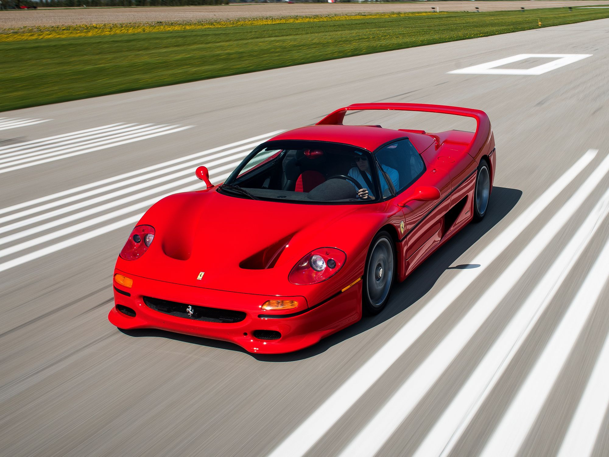 Ferrari F50: болид Формулы-1 для дорог общего пользования