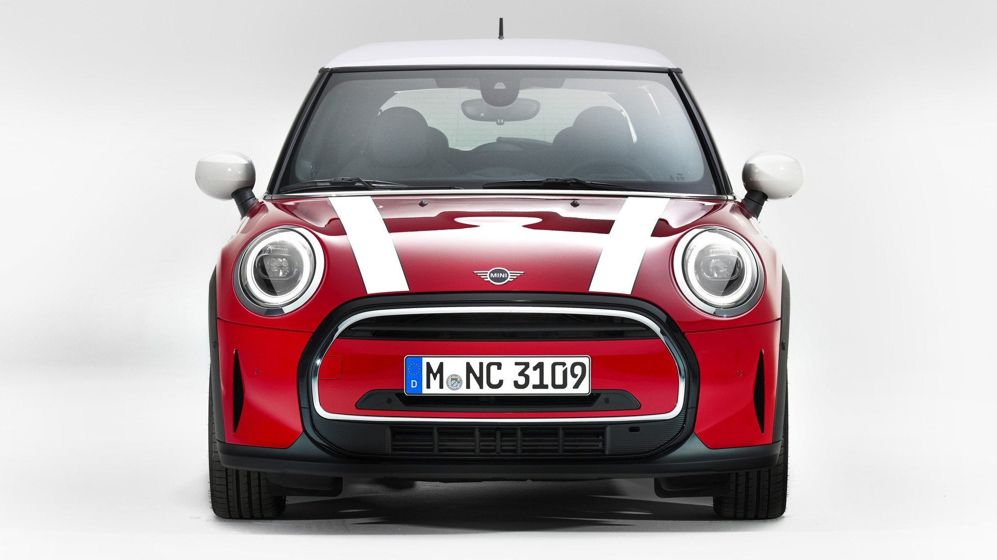 Обновлённые хэтчбеки и кабриолет Mini: молодёжный стиль в пенсионном возрасте