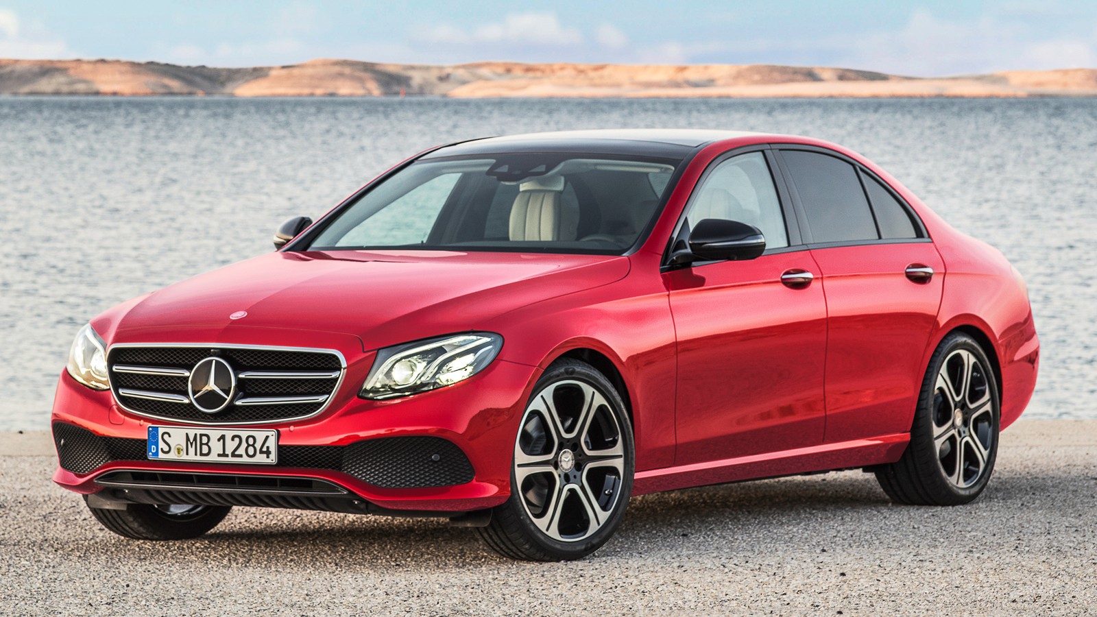 На фото: Mercedes-Benz E-Class