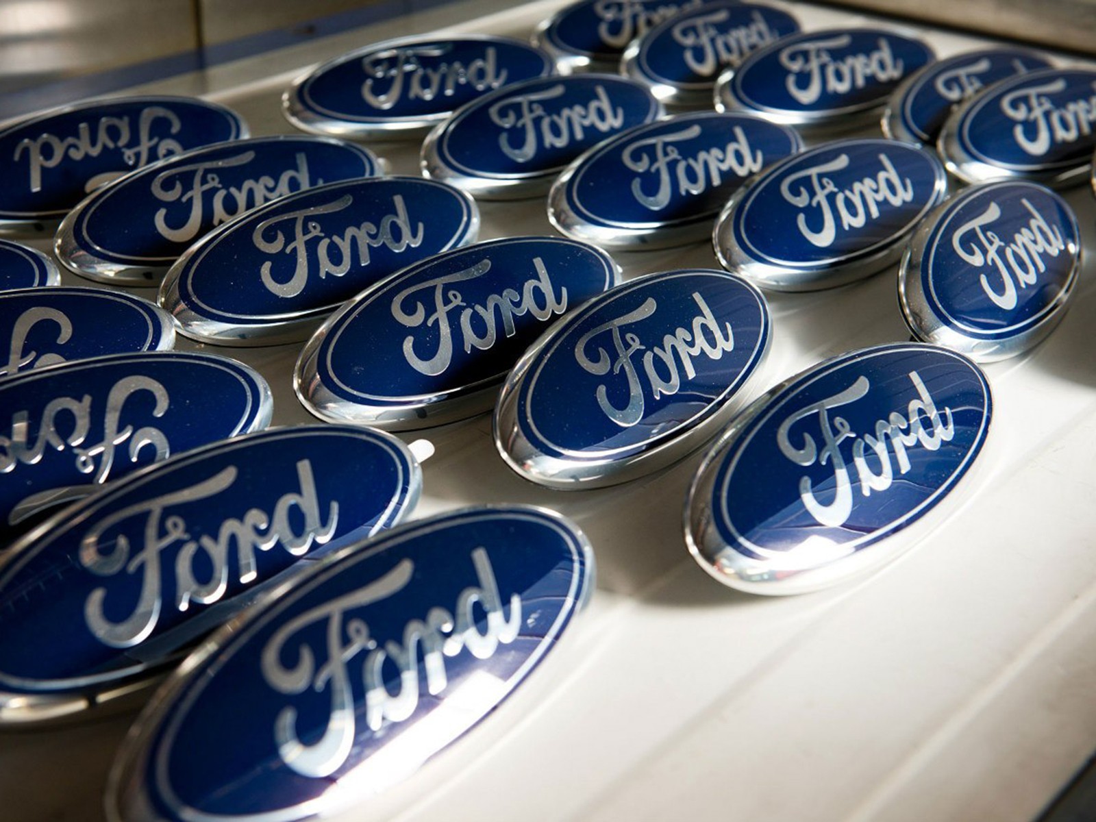 Форд куплю в магазине. Машины компании Форд. Машина фирмы Ford. Фирма Ford Motor. Ford Motor машин в год.