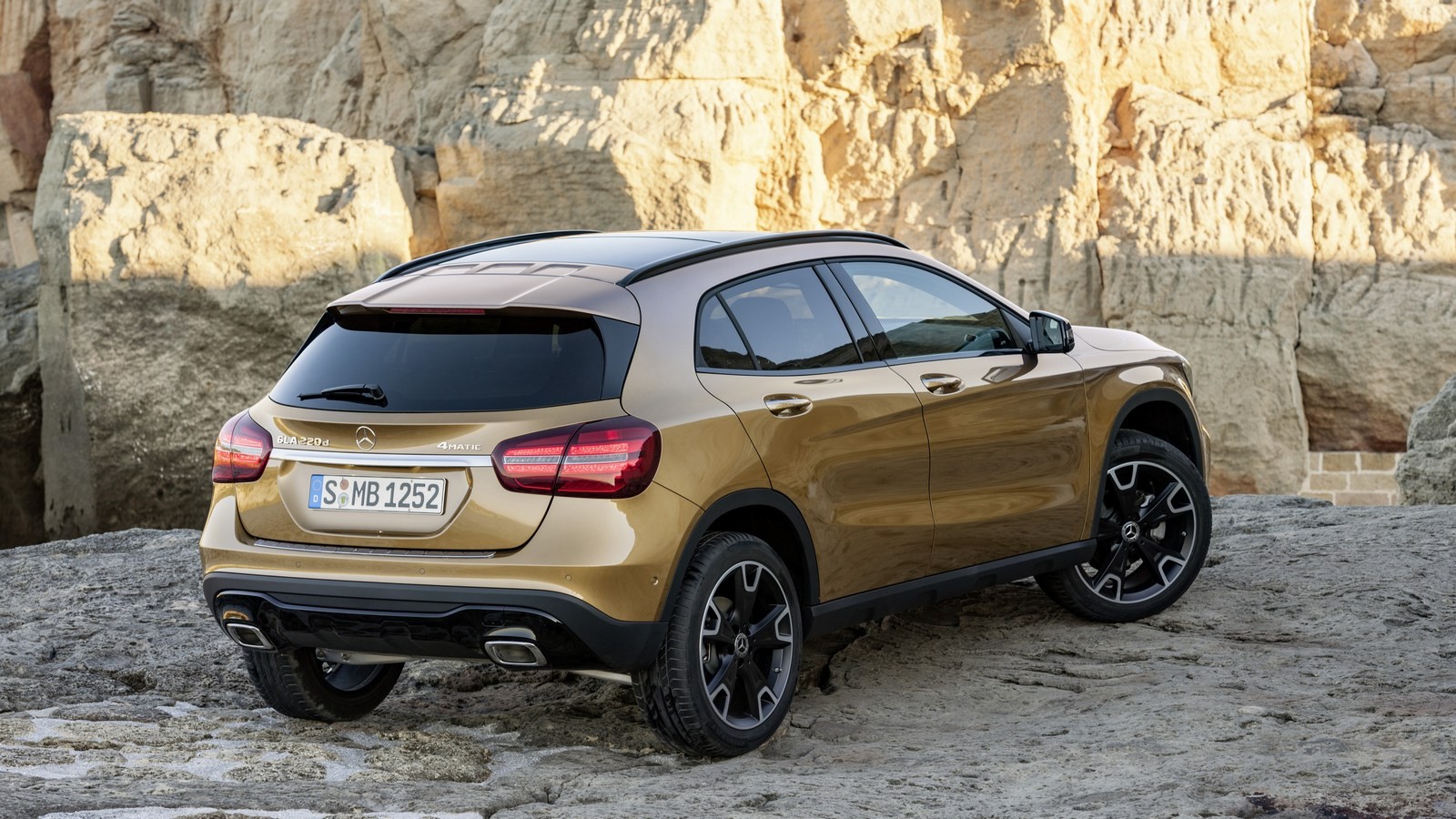 Mercedes-Benz GLA текущего поколения