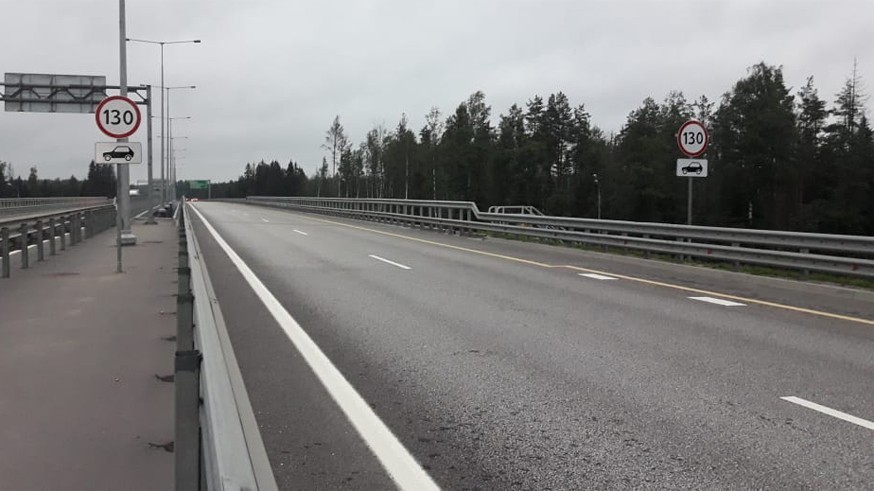 На платной трассе М-11 «Нева» снова изменился скоростной режим: теперь 130 км/ч