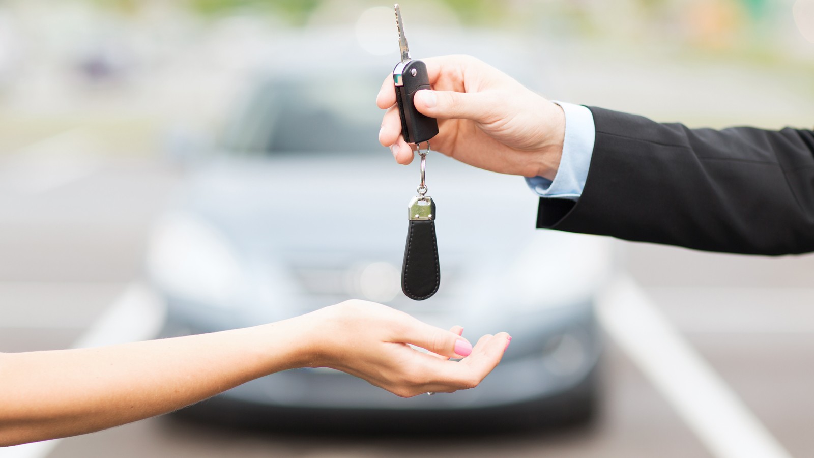 customer and salesman with car key