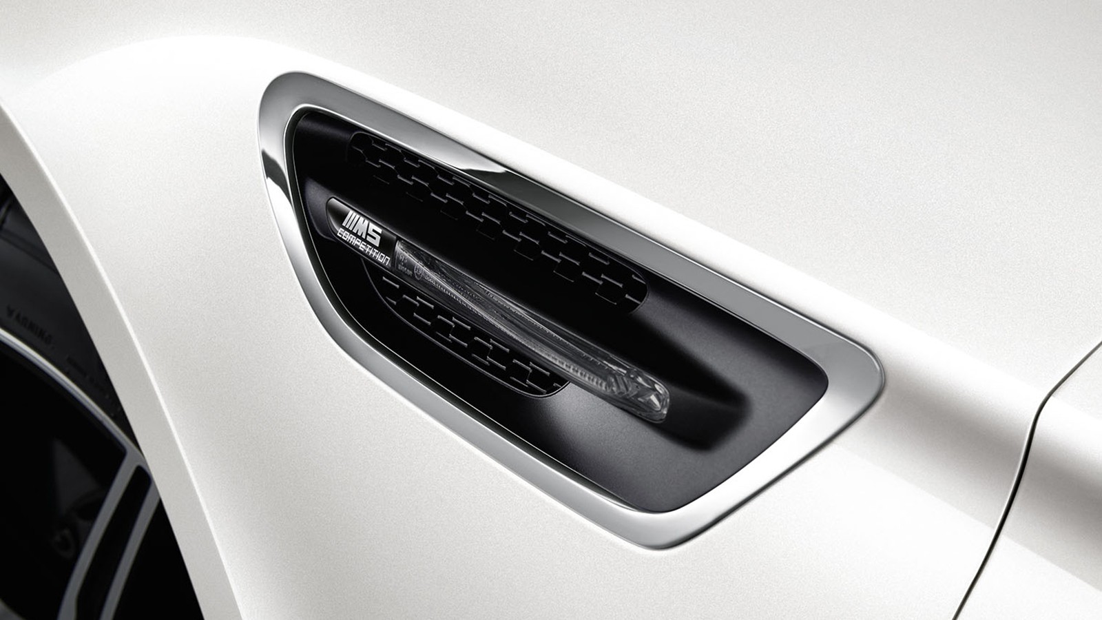 P90226978_highRes_the-bmw-m5-competiti